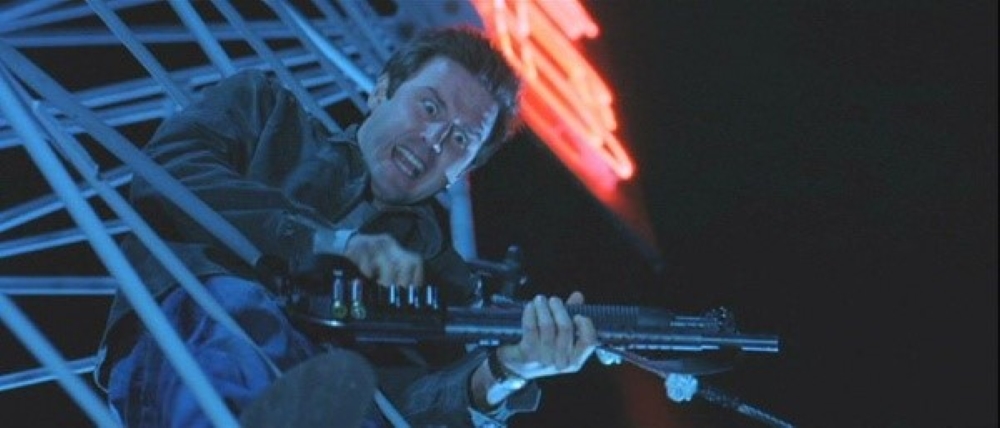 David Arquette as Chris in Eight Legged Freaks