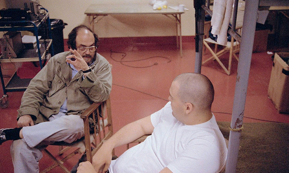 Director Stanley Kubrick on set with Vincent D’Onofrio [Pvt. Pyle] ©Matthew Modine